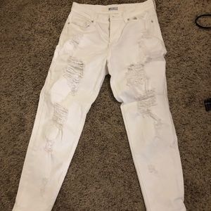 BRANDY MELVILLE BOYFRIEND JEANS! DISTRESSED!